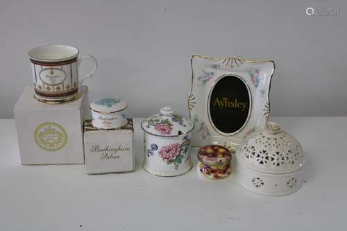 A job lot of collectable ceramics