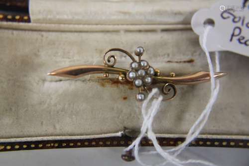 A vintage 9ct rose gold & seed pearl brooch in original fitt...