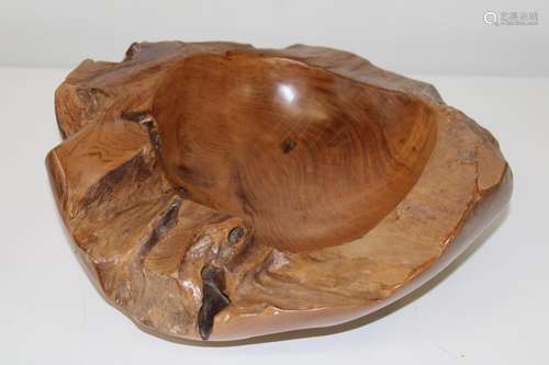 A large hand carved wooden bowl d43cm