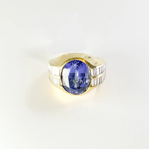 Tanzanite and Diamond Gold Ring