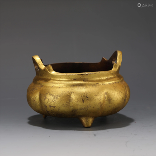 A CHINESE GILT BRONZE DOUBLE-HANDLED TRIPOD CENSER