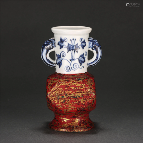 A CHINESE BLUE AND WHITE VASE