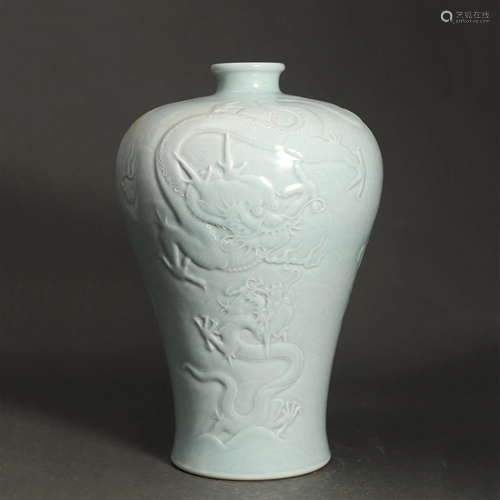 A CHINESE CELADON GLAZE DRAGONS VASE