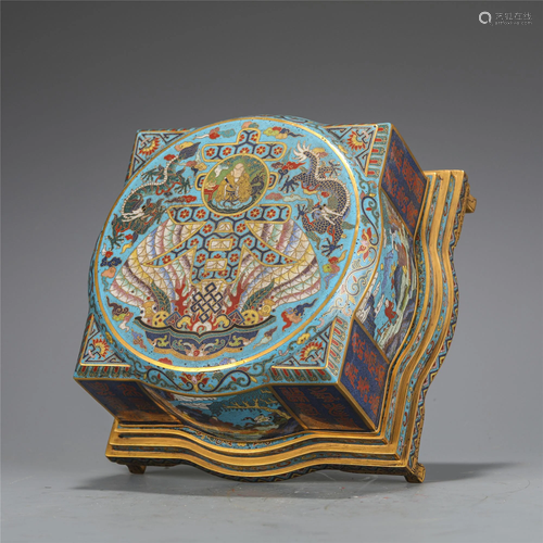 A CHINESE CLOISONNE ENAMEL SQUARE BOX AND COVER