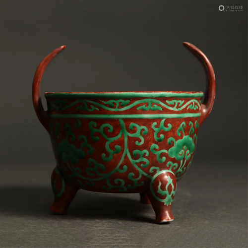 A CHINESE RED AND GREEN ENAMELED TRIPOD CENSER