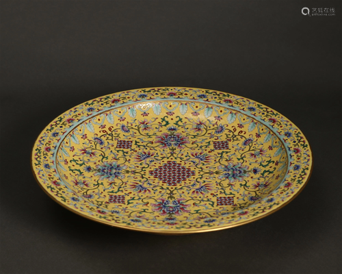 A CHINESE YELLOW GROUND FAMILLE ROSE FLORAL PLATE