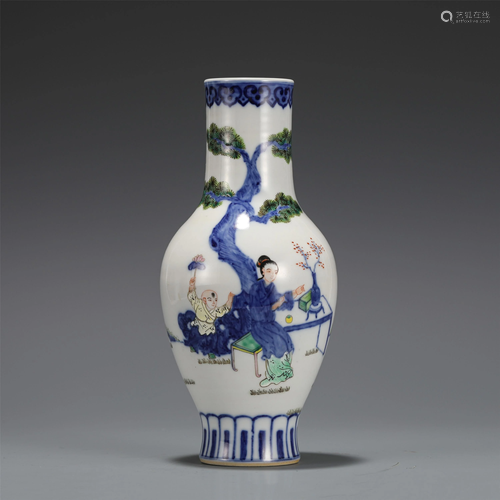 AN UNDERGALZE BLUE AND FAMILLE ROSE VASE