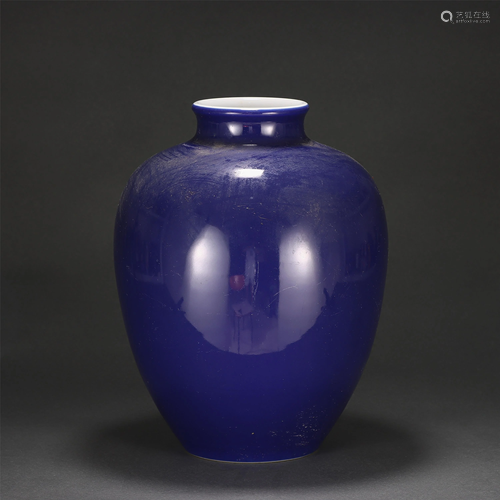 A CHINESE BLUE GLAZE PORCELAIN JAR