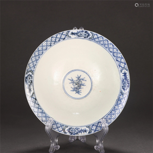 A CHINESE BLUE AND WHITE FIGURES STORY PLATE