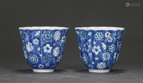 PAIR OF CHINESE BLUE AND WHITE LOBED CUPS