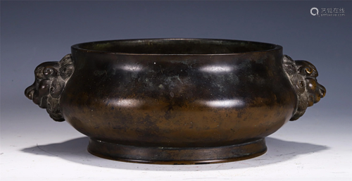 A CHINESE BRONZE CENSER WITH DOUBLE MAKARA HANDLES