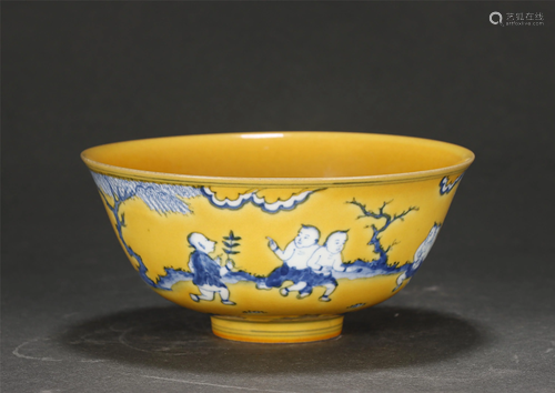 A CHINESE YELLOW GROUND AND UNDERGLAZE BLUE BOWL