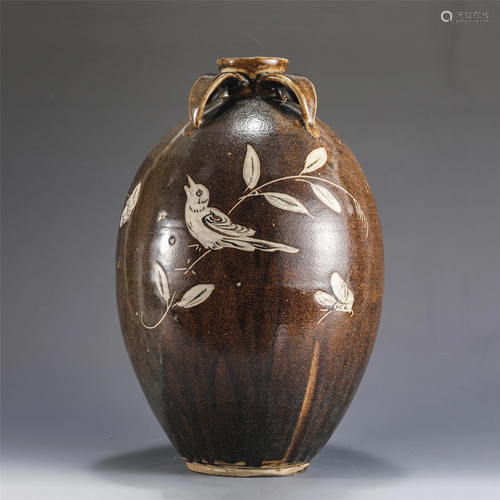 A CHINESE CIZHOU TYPE FLOWER-AND-BIRD PORCELAIN JAR