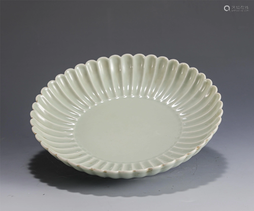 A CHINESE PALE PEA GREEN GLAZE FLOWER-SHAPED PLATE