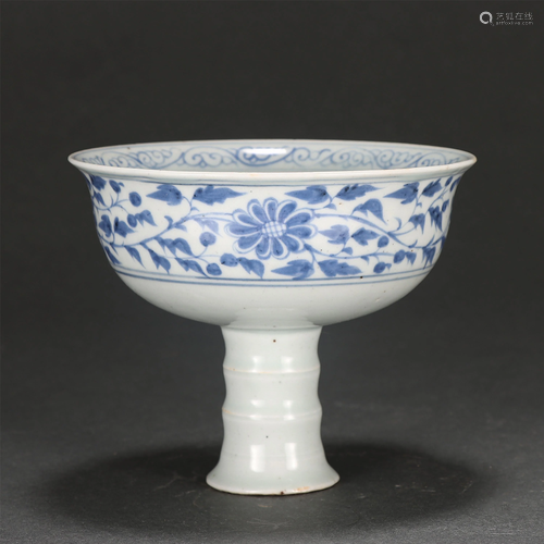 A CHINESE BLUE AND WHITE FLORAL STEM BOWL