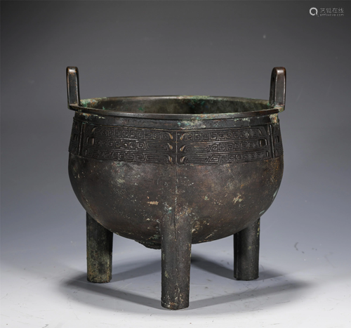 A CHINESE BRONZE TRIPOD RITUAL VESSEL DING