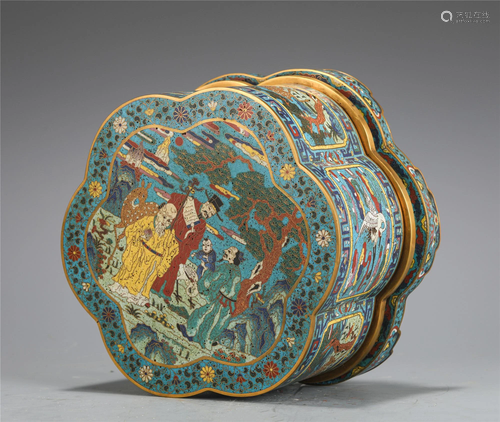 A CHINESE CLOISONNE ENAMEL BOX AND COVER