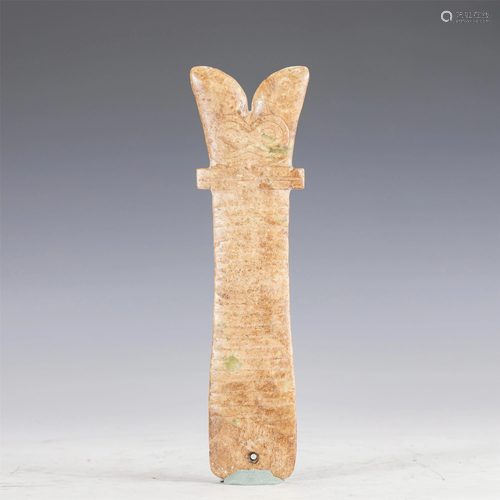 A CARVED CHICKEN BONE JADE RITUAL WARE