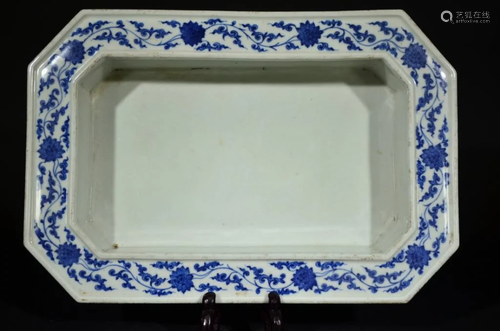 Jiaqing blue & white rectangle waterpot Marked