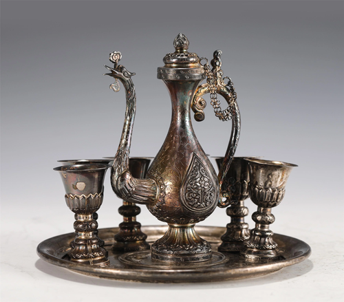 A SET OF GILT BRONZE EWER AND CUPS WITH TRAY