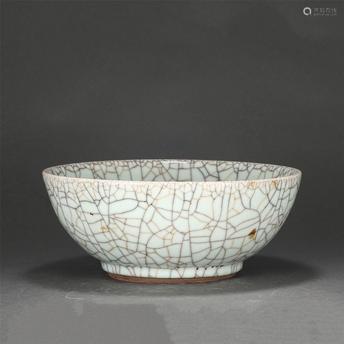 A CHINESE GE TYPE CRACKLE PORCELAIN BOWL