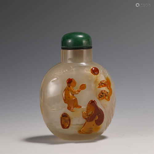 A CHINESE CARVED AGATE FIGURAL SNUFF BOTTLE SUZHOU