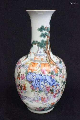 Jiaqing Famille Rose vase