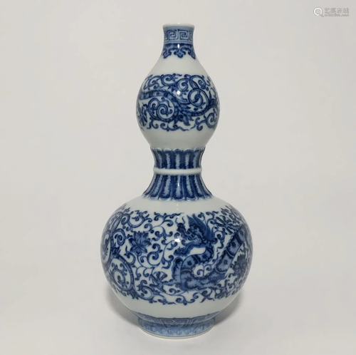 Chinese Blue and White Porcelain Gourd Vase,Mark