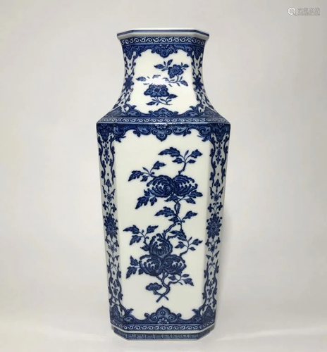 Chinese Blue and White Porcelain Vase,Mark