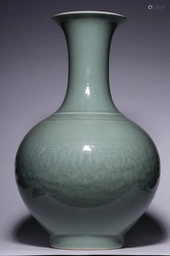 Chinese Celedan Porcelain Vase,Mark