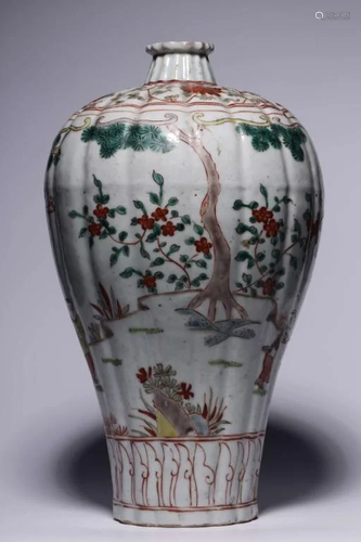 Chinese Wucai Porcelain Vase