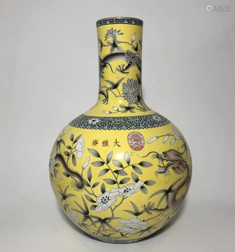 Chinese Yellow Ground Porcelain Vase,Mark