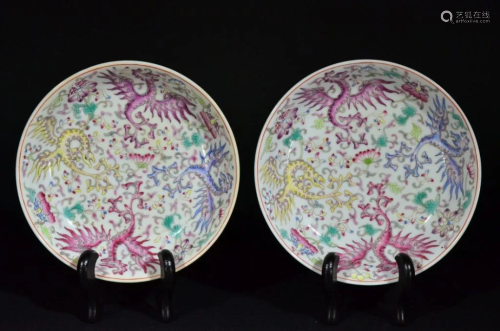PAIR OF FAMILLE ROSE DISHES