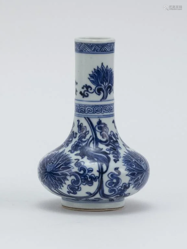 Kangxi BLUE AND WHITE PORCELAIN VASE