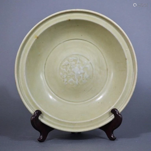 MING Dynasty LONGQUAN-KILN CARVED PEONY DISH