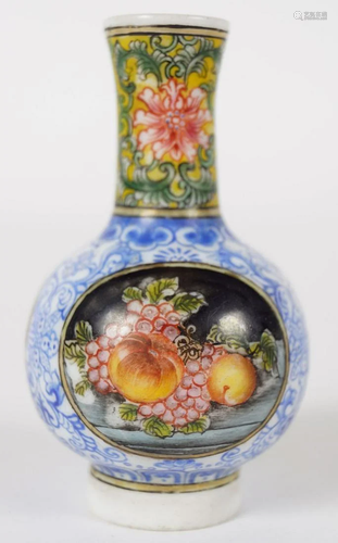 CHINESE QING POLYCHROME GLASS VASE