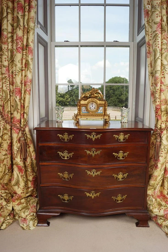 GEORGE III MAHOGANY SERPENTINE CHEST