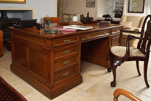 19TH-CENTURY OAK PARTNER'S PEDESTAL DESK