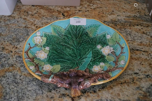 19TH-CENTURY MAJOLICA PLATE