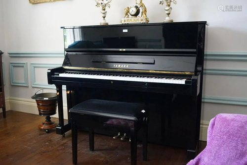 YAMAHA UPRIGHT PIANO