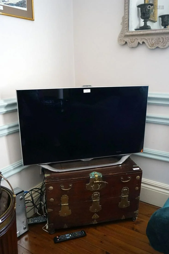 SAMSUNG FLAT SCREEN TV