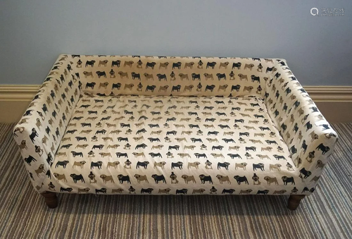 UPHOLSTERED PET SETTEE