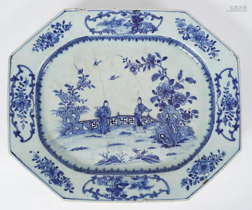 18TH-CENTURY CHINESE BLUE AND WHITE PLATTER