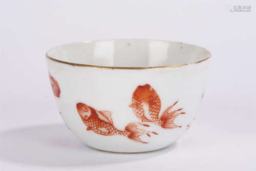 A CHINESE IRON-RED CARPS PORCELAIN CUP