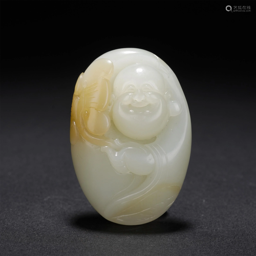 A CHINESE CARVED JADE BUDAI BUDDHA PENDANT