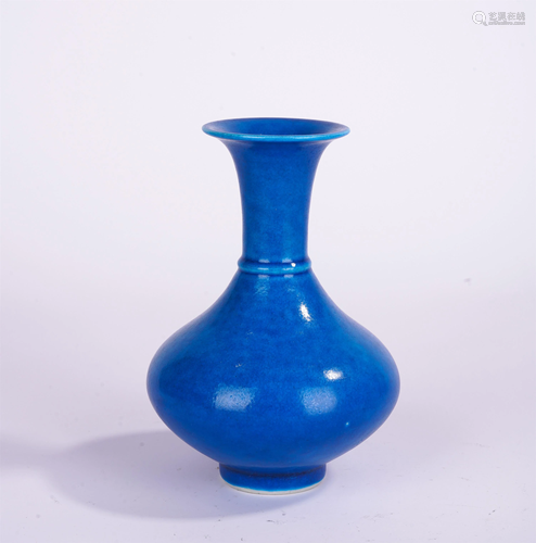 A CHINESE BLUE GLAZED PORCELAIN VASE