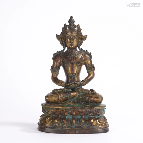 A CHINESE GILT BRONZE FIGURE OF AMITAYUS