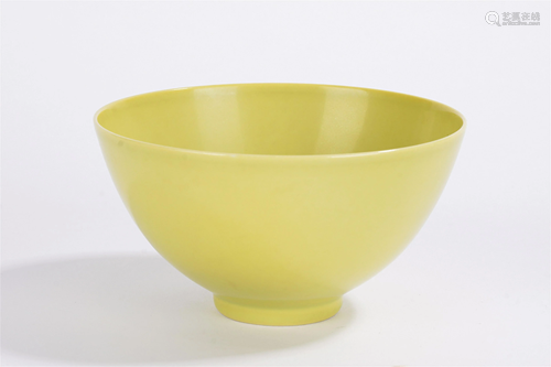 A IMPERIAL LEMON YELLOW GLAZE PORCELAIN BOWL