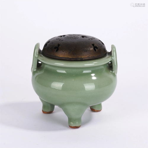 A CELADON GLAZED TRIPOD CENSER