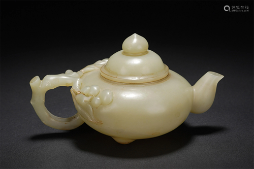 A CHINESE CARVED JADE TEA POT